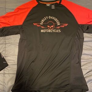 Men’s size large Harley Davidson shirt